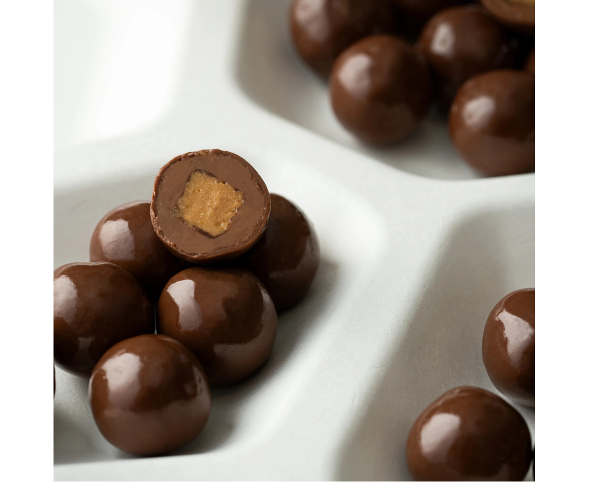 La Feve Hazelnuts, Milk Chocolate and Waffles Dragees | La Fève by Pavel Pavlov | Шоколад и сладки |